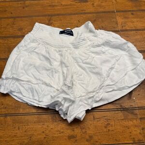 Hollister Ultra High Rise Skirty‎ Short White Textured Swiss Dot Size S